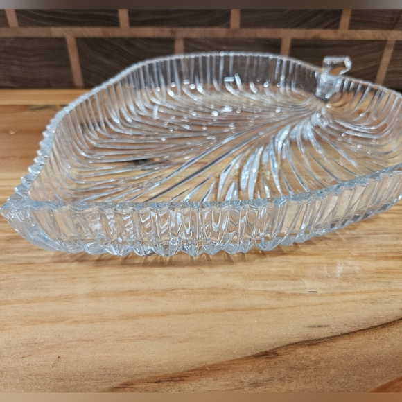 Mikasa Clear Glass Leaf w/ Stem Serving Platter Dish - Picture 3 of 6